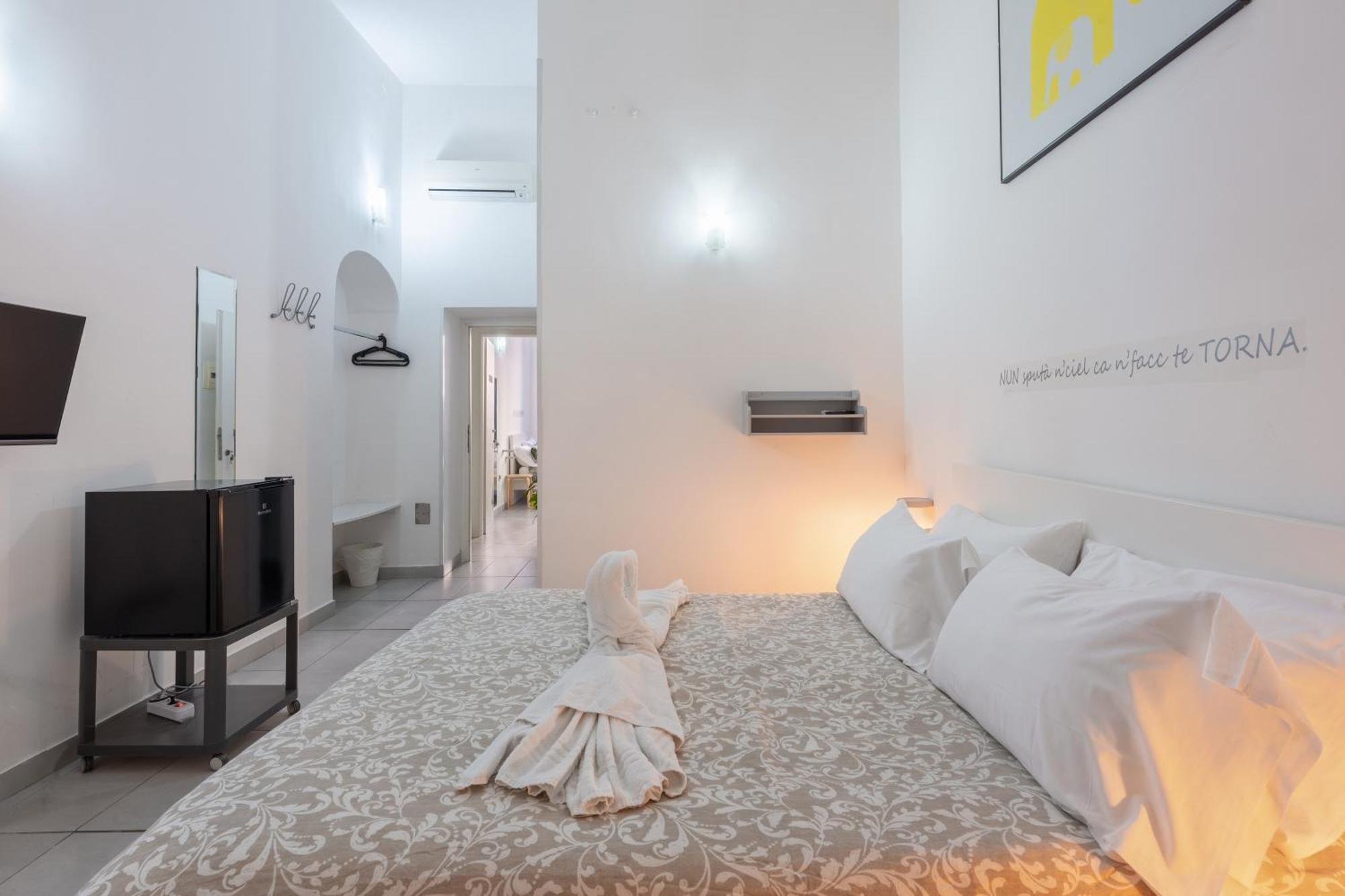 Nina Suites Неаполь Экстерьер фото